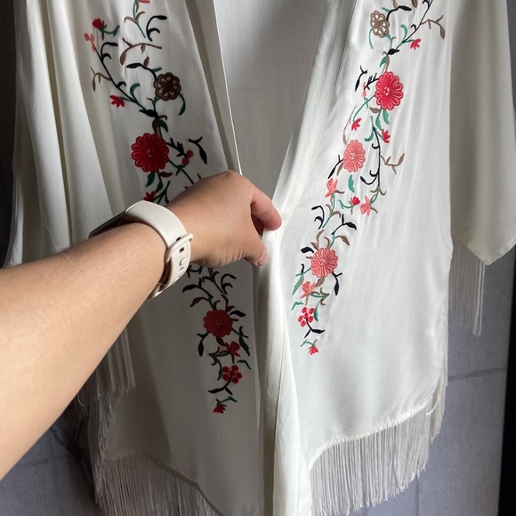 Beautiful embroidered fringe detail kimono size XS - Picture 6 of 6